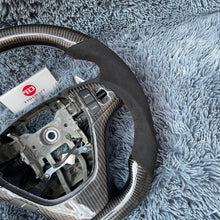 Cargar imagen en el visor de la galería, Volante de fibra de carbono TTD Craft para Hyundai Genesis Coupe (2009-2016)