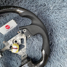 Cargar imagen en el visor de la galería, Volante de fibra de carbono TTD Craft Nissan Armada 2004-2012