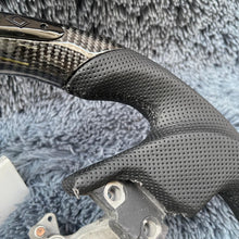 Cargar imagen en el visor de la galería, Volante de fibra de carbono TTD Craft Nissan Armada 2004-2012