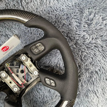 Cargar imagen en el visor de la galería, Volante de fibra de carbono TTD Craft para Chevrolet Silverado 2003-2006