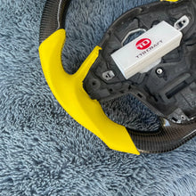 Cargar imagen en el visor de la galería, Volante de fibra de carbono TTD Craft para Toyota Supra MK5 A90 A91 (2020-2025)