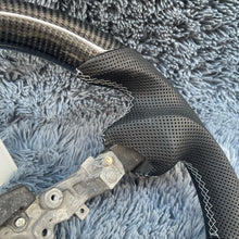 Cargar imagen en el visor de la galería, Volante de fibra de carbono TTD Craft Nissan 2009-2020 370Z