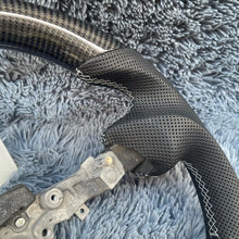 Lade das Bild in den Galerie-Viewer, TTD Craft Nissan 2009-2020 370Z Carbon Fiber Steering Wheel