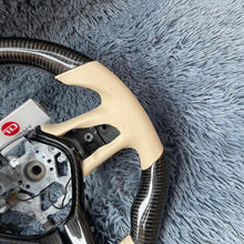 Cargar imagen en el visor de la galería, Volante de fibra de carbono TTD Craft para Infiniti Q60 2017-2024