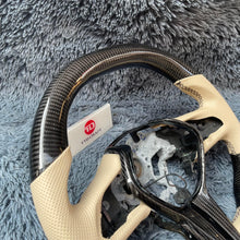 Cargar imagen en el visor de la galería, Volante de fibra de carbono TTD Craft para Infiniti Q60 2017-2024