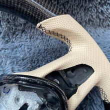 Cargar imagen en el visor de la galería, Volante de fibra de carbono TTD Craft para Infiniti Q60 2017-2024