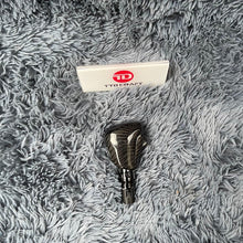 Cargar imagen en el visor de la galería, Pomo de cambio de fibra de carbono TTD Craft para Honda Accord de décima generación (2018-2022)