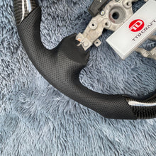 Lade das Bild in den Galerie-Viewer, TTD Craft Nissan 2010-2019 Juke Carbon Fiber Steering Wheel