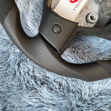 Cargar imagen en el visor de la galería, Volante de cuero TTD Craft Tesla Model 3 Y