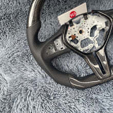 Cargar imagen en el visor de la galería, Volante de fibra de carbono TTD Craft para Infiniti Q60 2017-2024
