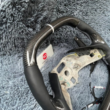 Cargar imagen en el visor de la galería, Volante de fibra de carbono TTD Craft Corvette 2020-2025 C8