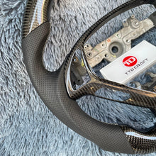 Carregar imagem no visualizador da galeria, Volante de fibra de carbono TTD Craft Infiniti 2007-2013 G35