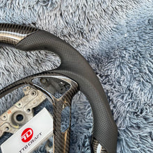 Carregar imagem no visualizador da galeria, Volante de fibra de carbono TTD Craft Infiniti 2007-2013 G35