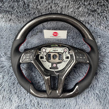 Cargar imagen en el visor de la galería, Volante de fibra de carbono TTD Craft Benz W176 W246 W204 W212 C117 C218 X156 X204