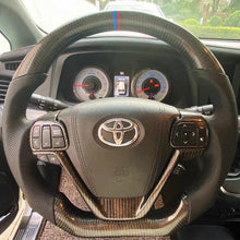 Cargar imagen en el visor de la galería, Volante de fibra de carbono TTD Craft para Toyota Highlander 2014-2019 / Sienna 2015-2020