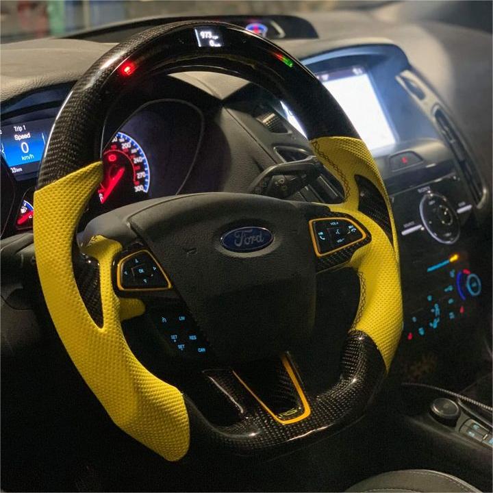 TTD Craft Ford 2015-2018 Focus Mk3 RS/ST Volante de fibra de carbono com LED