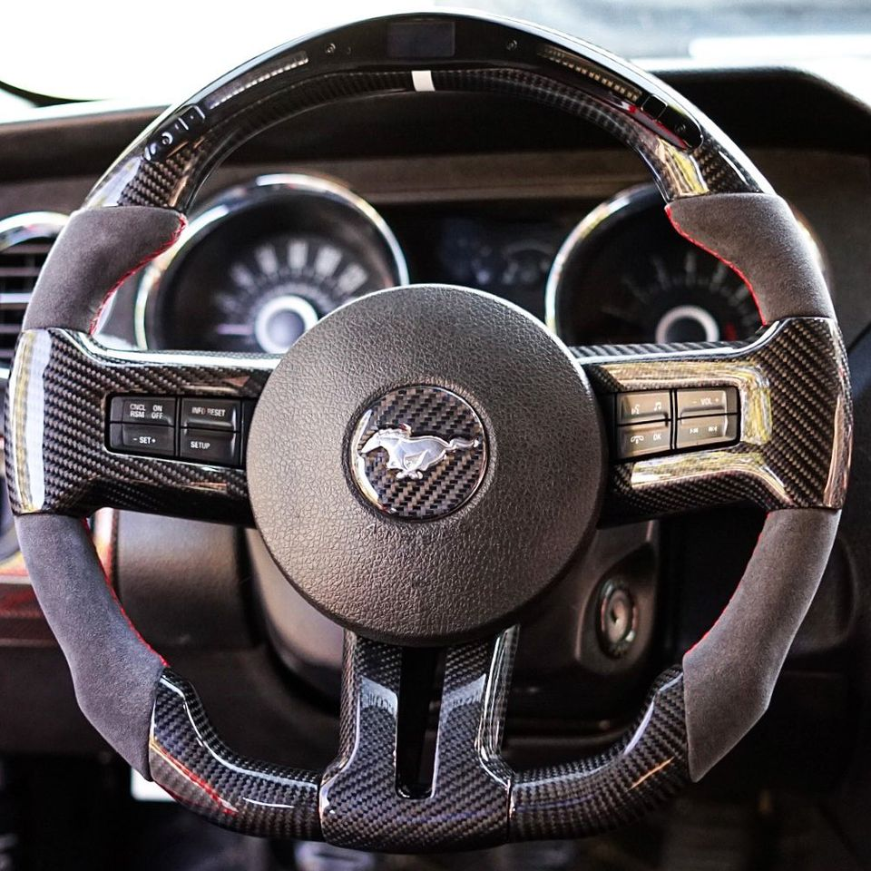 Volante de fibra de carbono TTD Craft 2010-2014 Mustang GT Shelby GT500