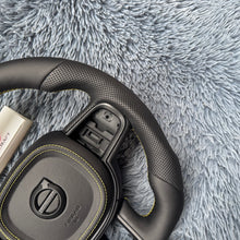 Lade das Bild in den Galerie-Viewer, Custom Volvo XC60 2018-2026 Leather Steering Wheel |TTD Craft
