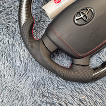 Lade das Bild in den Galerie-Viewer, TTD Craft Toyota 2007-2013 Tundra Sequoia Carbonfaserlenkrad
