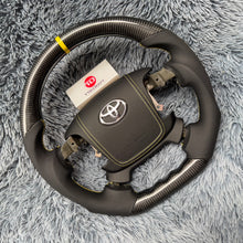 Lade das Bild in den Galerie-Viewer, TTD Craft Toyota 2007-2013 Tundra Sequoia Carbonfaserlenkrad
