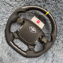 Lade das Bild in den Galerie-Viewer, TTD Craft Toyota 2007-2013 Tundra Sequoia Carbonfaserlenkrad
