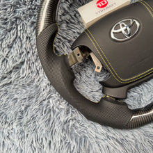 Lade das Bild in den Galerie-Viewer, TTD Craft Toyota 2007-2013 Tundra Sequoia Carbonfaserlenkrad
