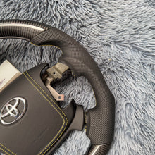 Lade das Bild in den Galerie-Viewer, TTD Craft Toyota 2007-2013 Tundra Sequoia Carbonfaserlenkrad
