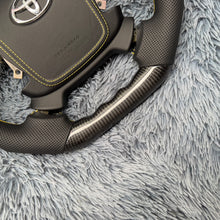 Lade das Bild in den Galerie-Viewer, TTD Craft Toyota 2007-2013 Tundra Sequoia Carbonfaserlenkrad
