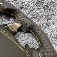 Lade das Bild in den Galerie-Viewer, TTD Craft Toyota 2007-2013 Tundra Sequoia Carbonfaserlenkrad

