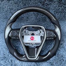 Cargar imagen en el visor de la galería, Volante de fibra de carbono TTD Craft Camry 2018-2024 SE XSE TRD V6 Venza
