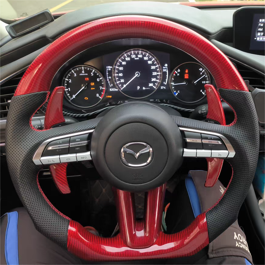 Volante de fibra de carbono TTD Craft 2019-2023 Mazda 3