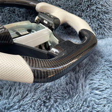 Carregar imagem no visualizador da galeria, Volante de fibra de carbono TTD Craft Infiniti 2004-2006 QX56
